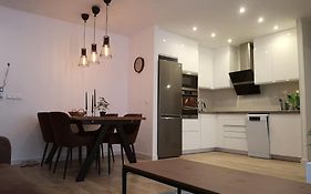New Alexandra Apartment, 2 Min 40 Sec From Beach